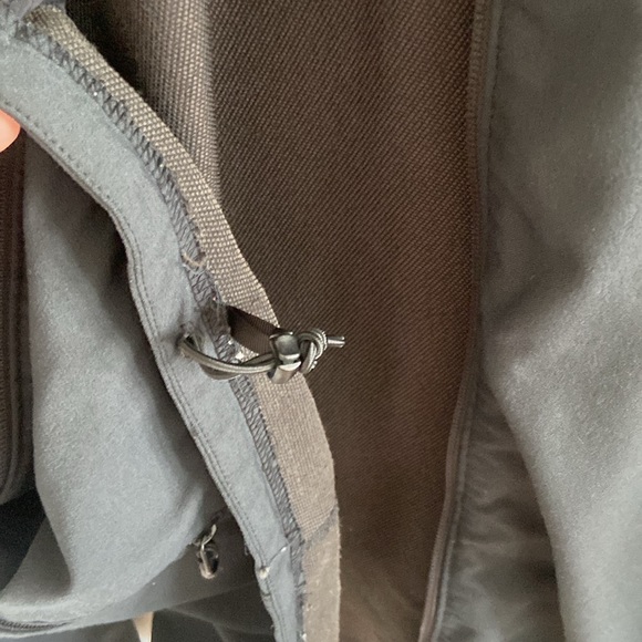 MEC Women’s XL swater/wind repellent, breathable stretch hoodie black - Picture 10 of 12